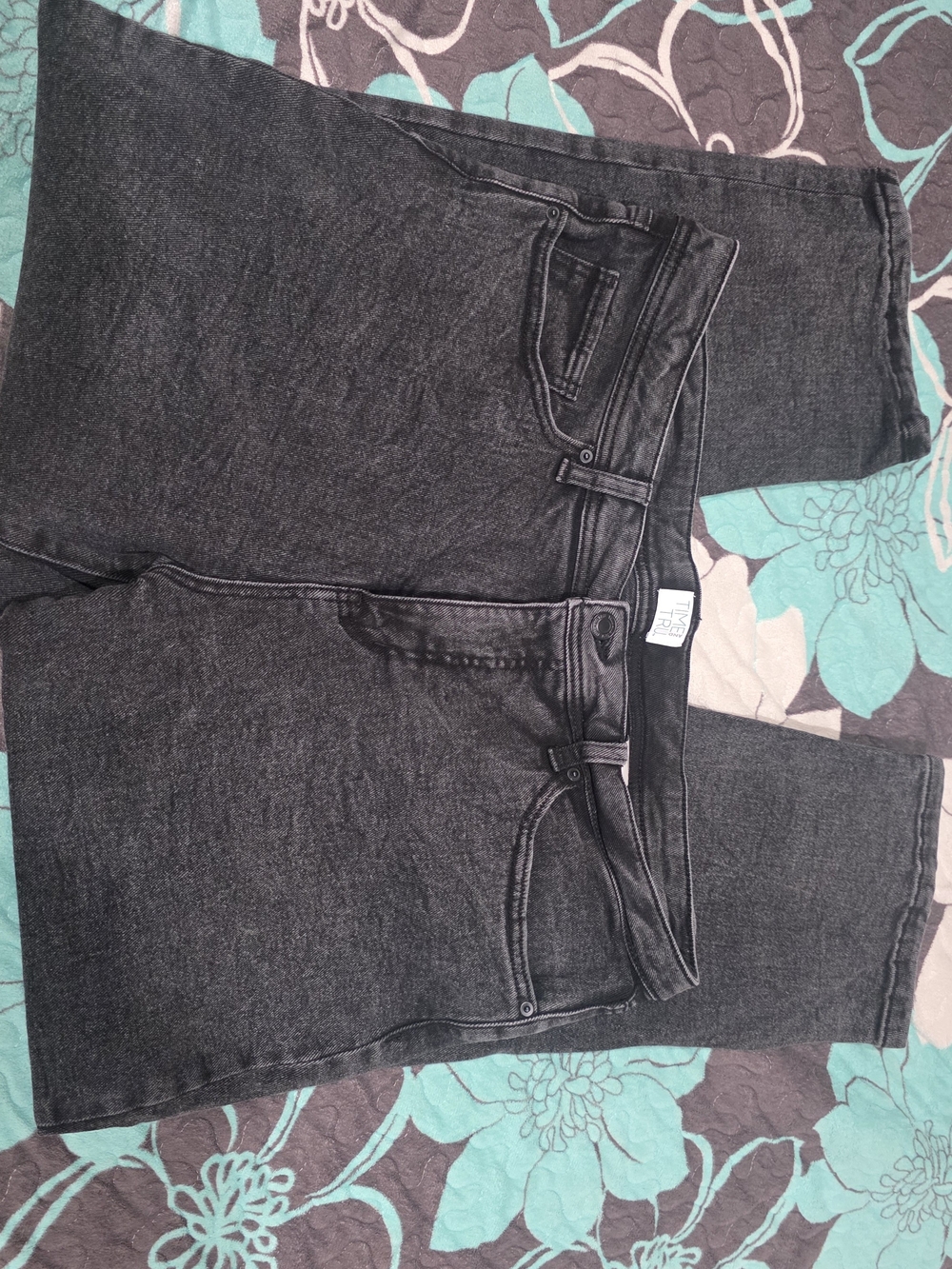 RTime and Tru Women's Black Straight-Leg Jeans